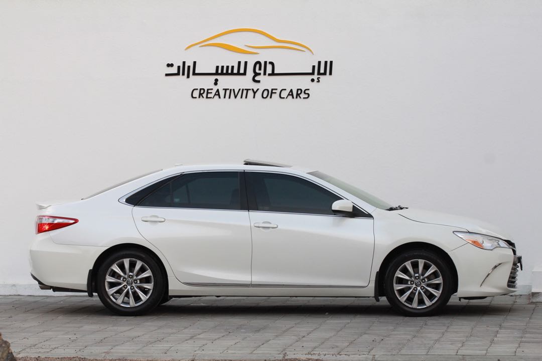 Car Image 2017 TOYOTA CAMRY XLE