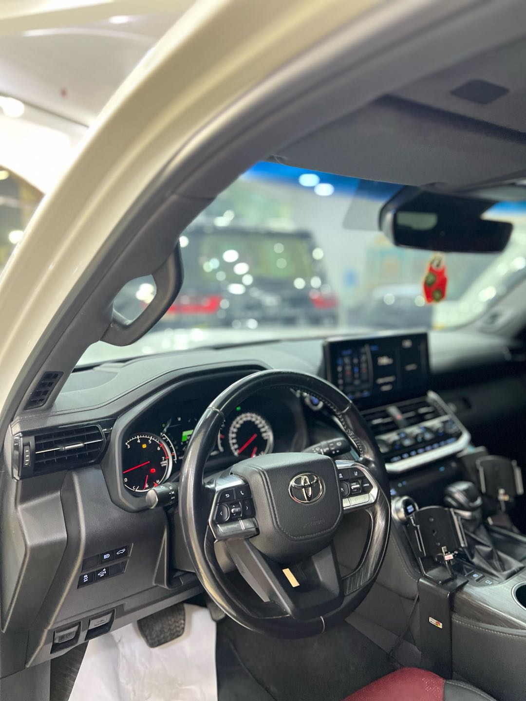 Car Image 2022 TOYOTA LAND CRUISER VX.R