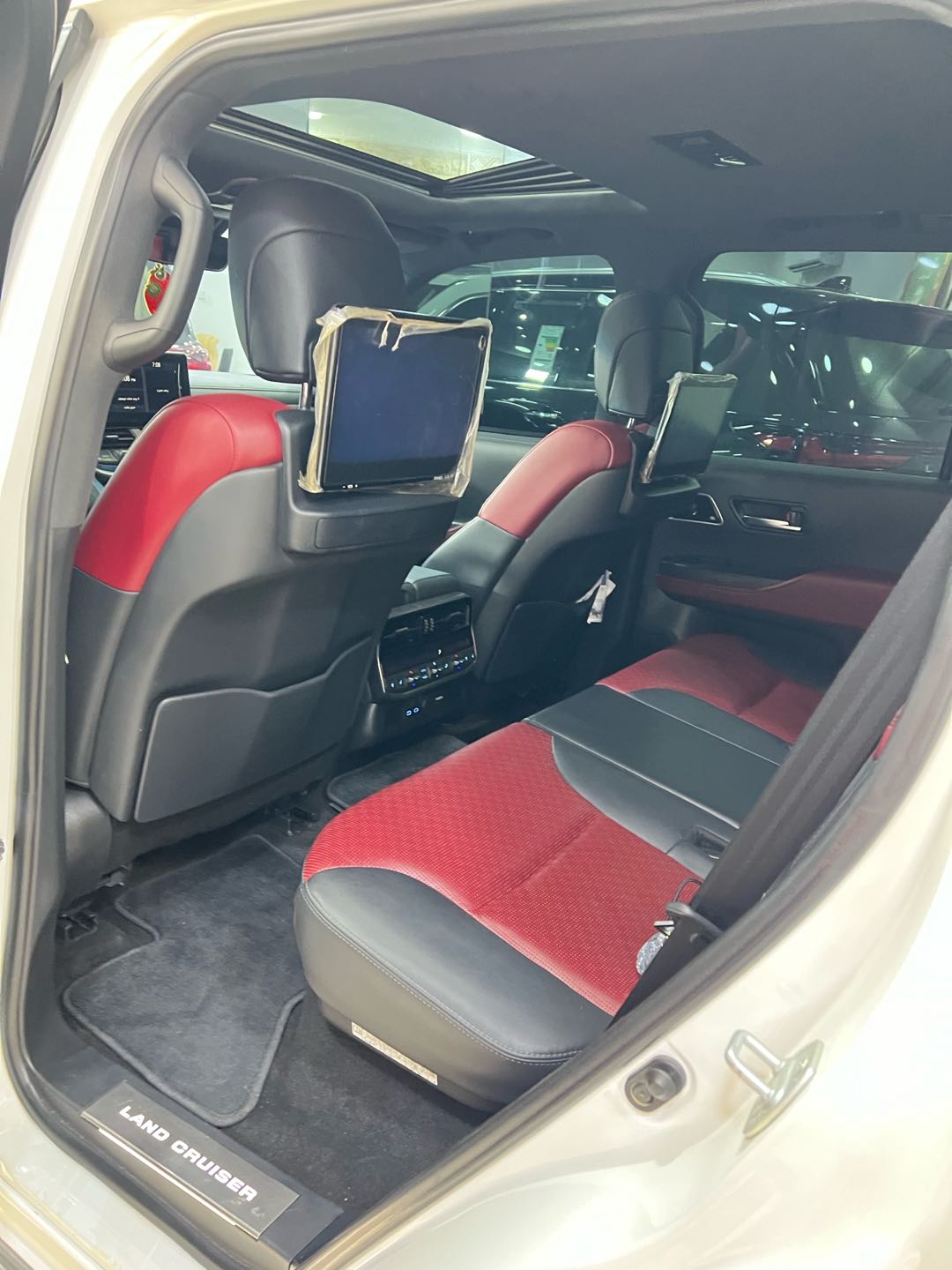 Car Image 2022 TOYOTA LAND CRUISER VX.R
