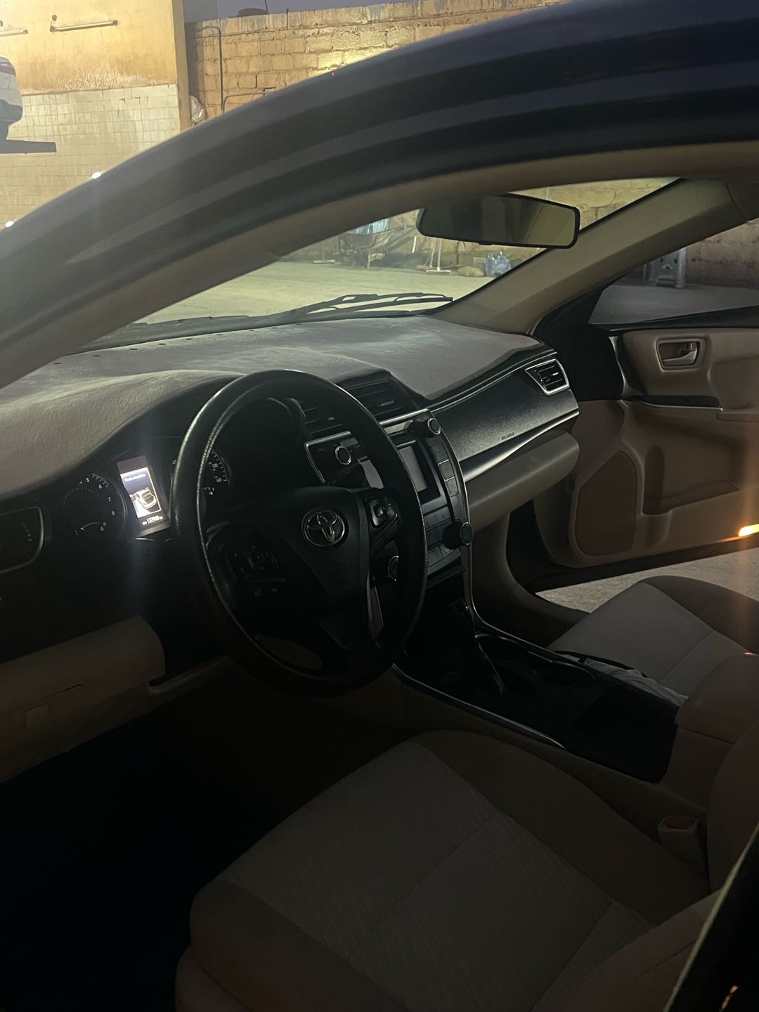 Car Image 2016 TOYOTA CAMRY LE