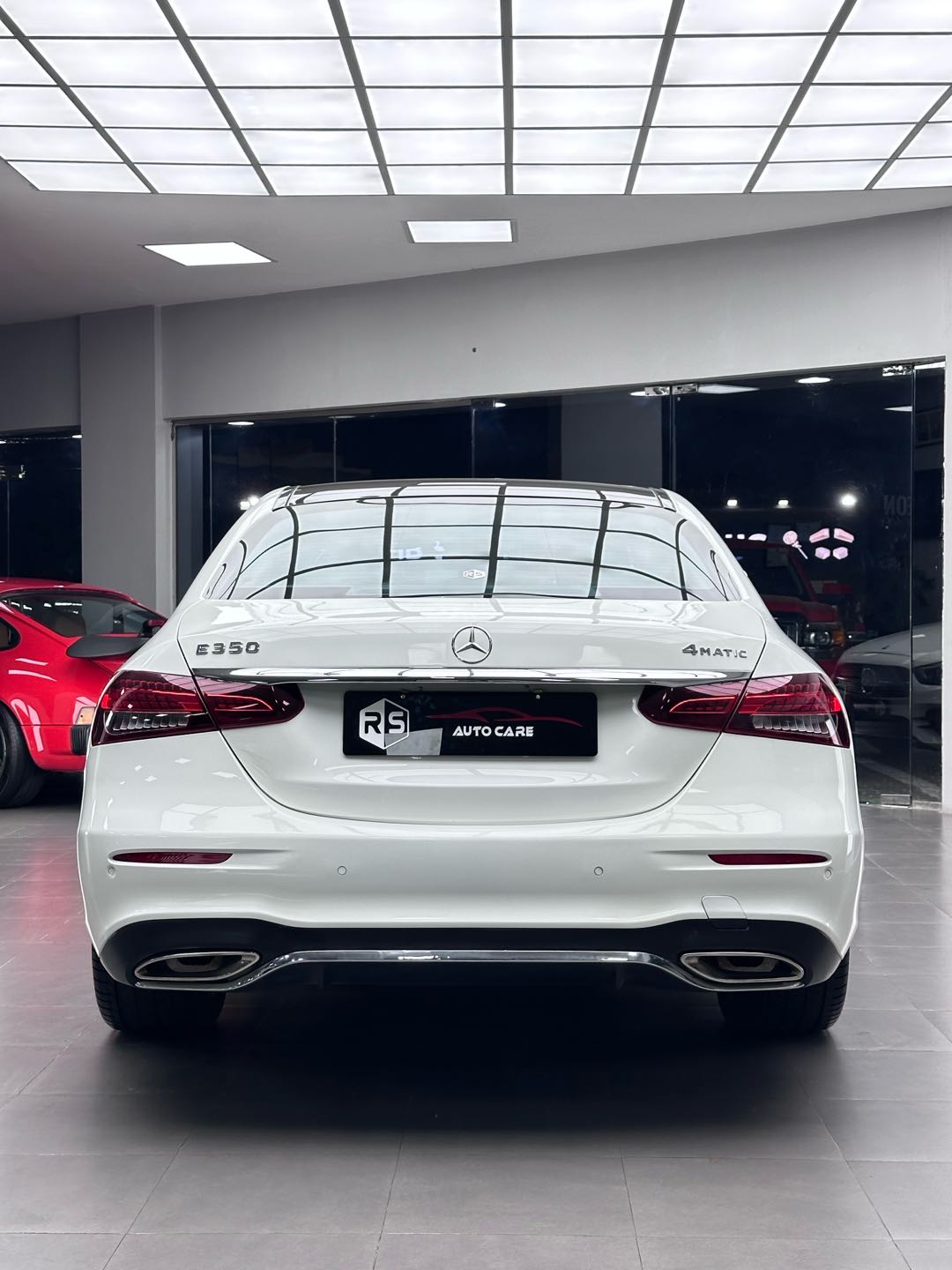 Car Image 2018 MERCEDES E Class 300