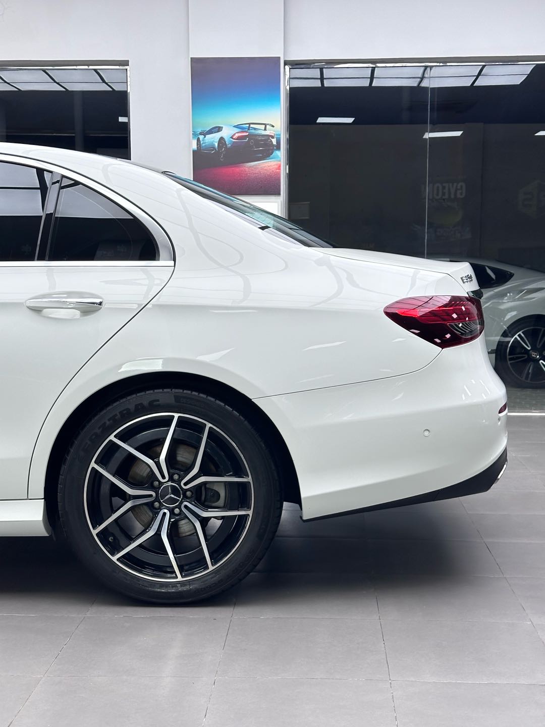 Car Image 2018 MERCEDES E Class 300