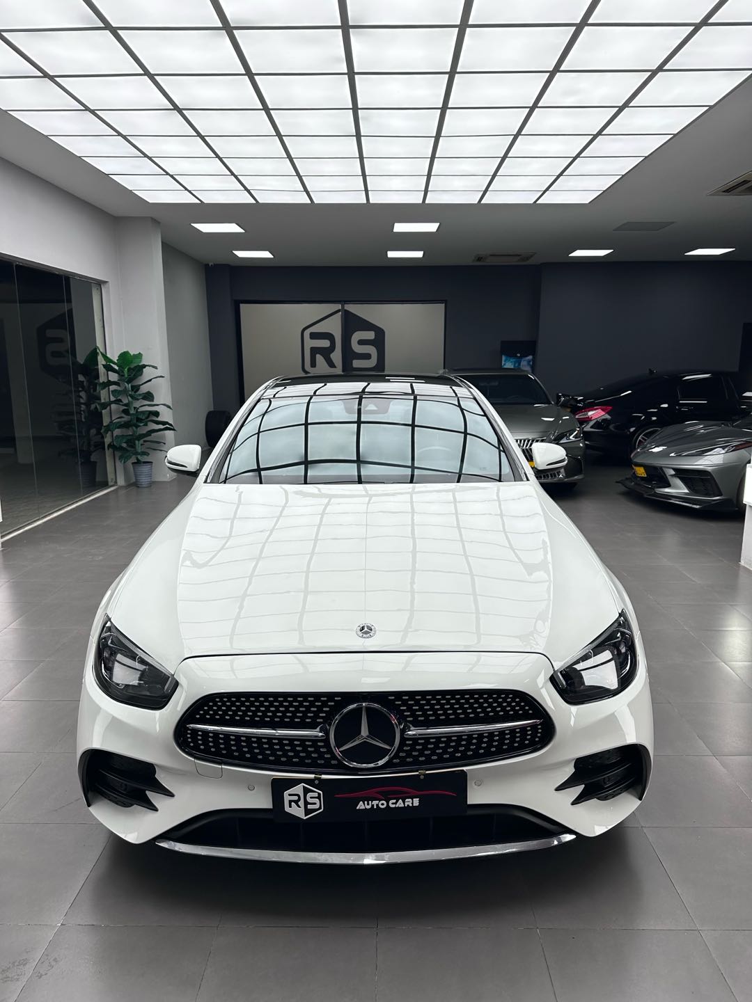 Car Image 2018 MERCEDES E Class 300