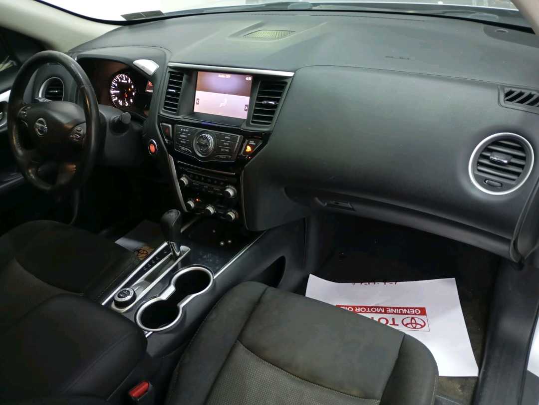 Car Image 2018 NISSAN PATHFINDER SV