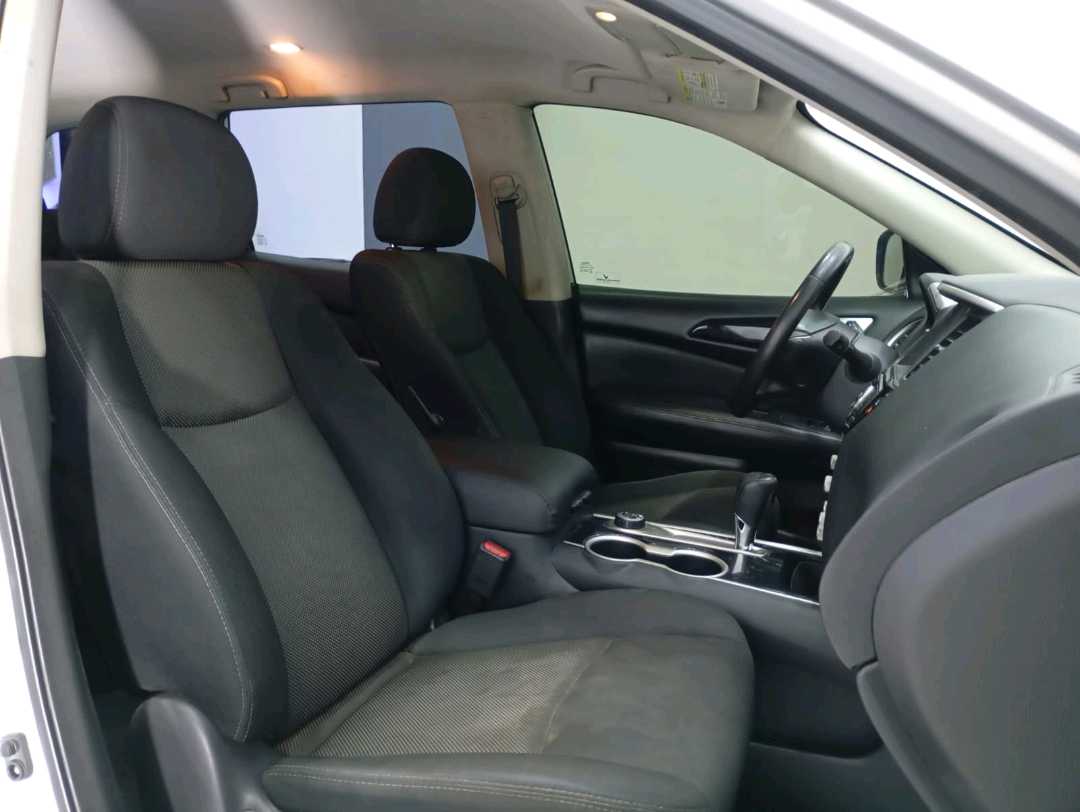 Car Image 2018 NISSAN PATHFINDER SV