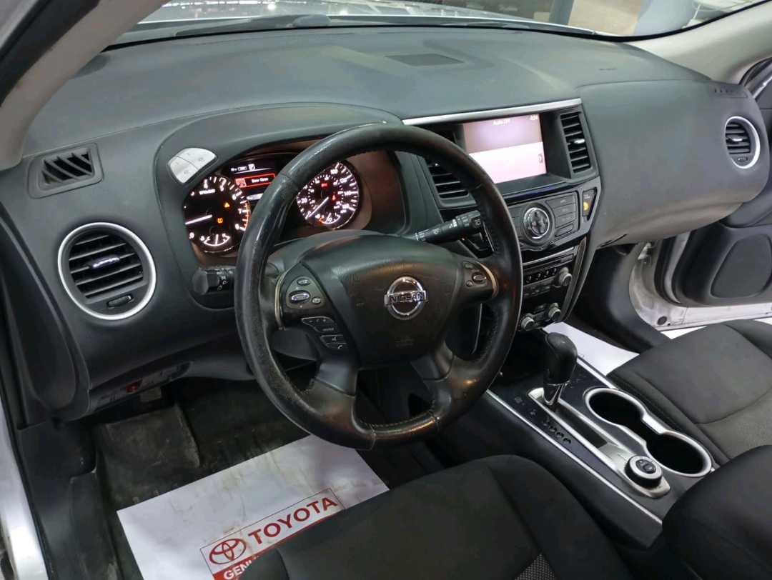 Car Image 2018 NISSAN PATHFINDER SV