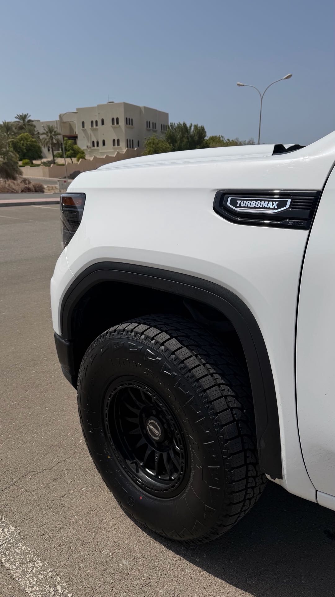 Car Image 2025 GMC SIERRA SLT