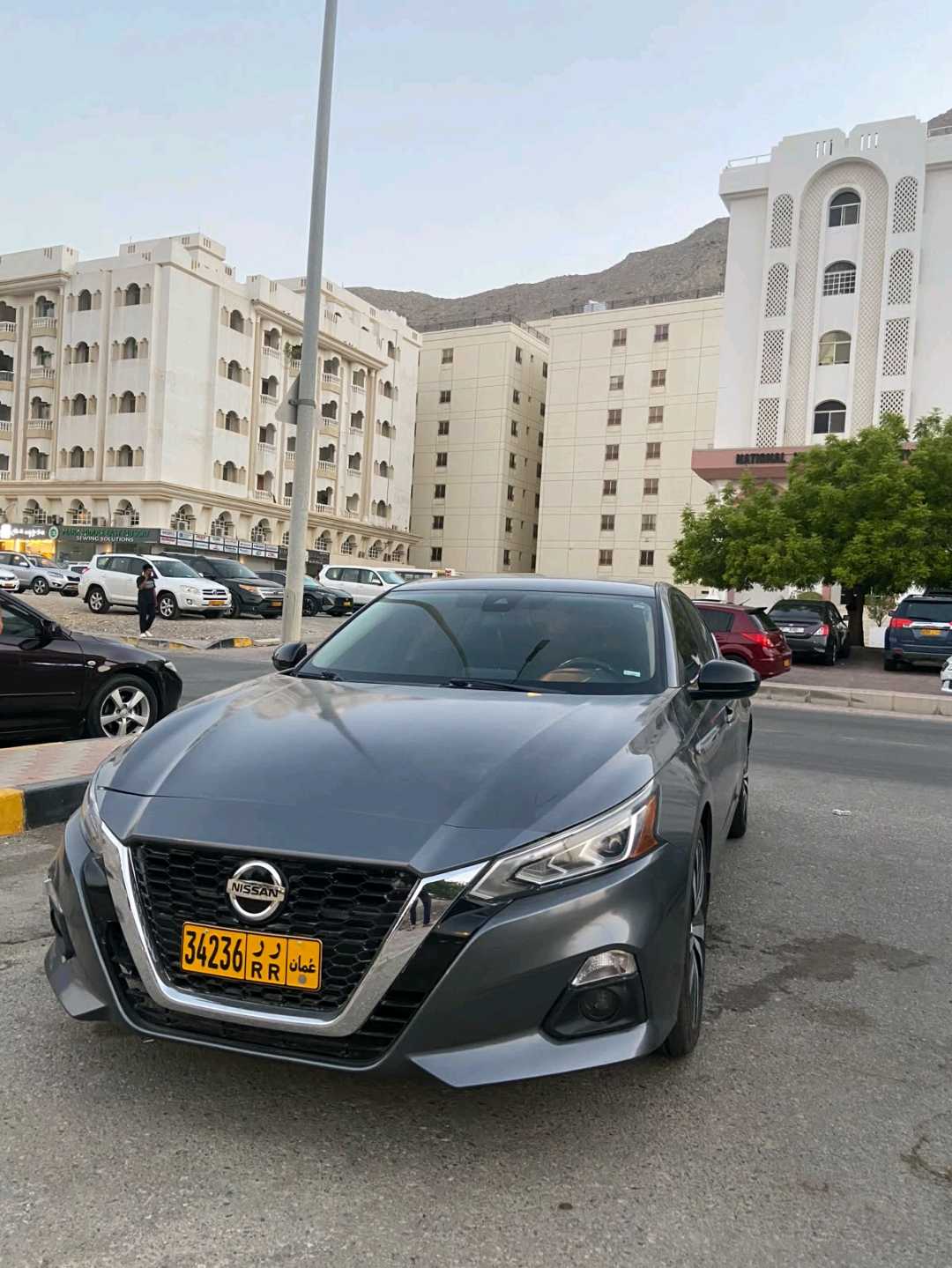 Car Image 2020 NISSAN ALTIMA SR