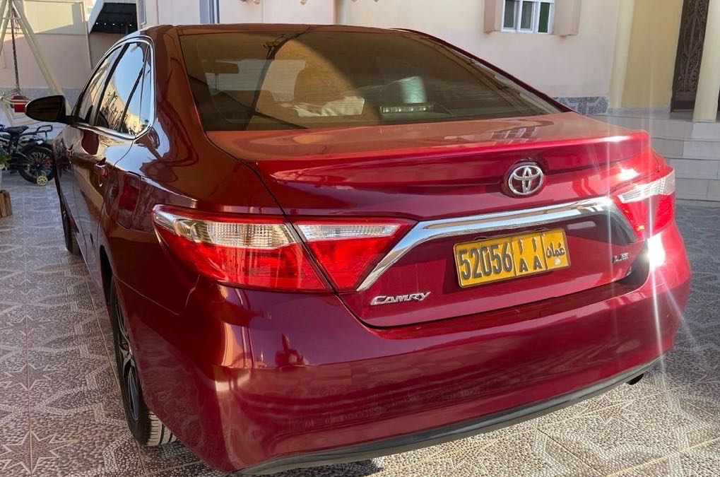Car Image 2017 TOYOTA CAMRY LE