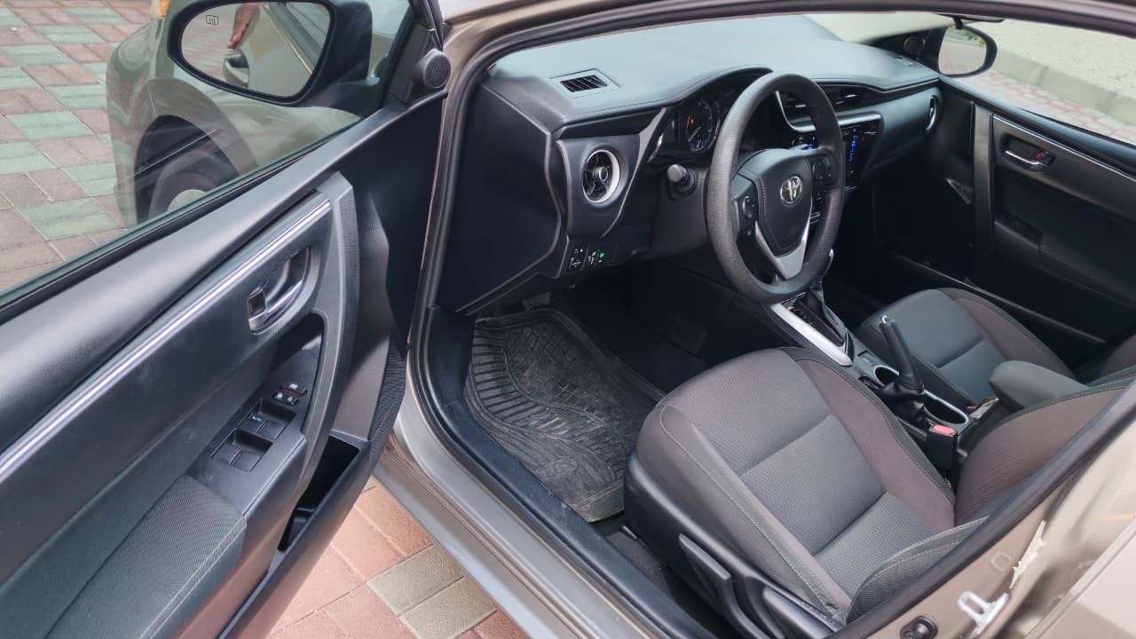 Car Image 2017 TOYOTA COROLLA LE