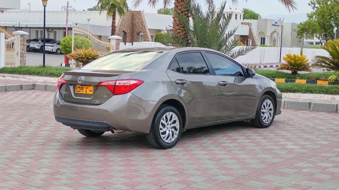 Car Image 2017 TOYOTA COROLLA LE