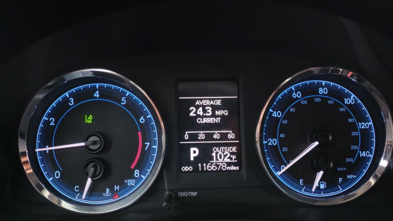 Car Image 2017 TOYOTA COROLLA LE