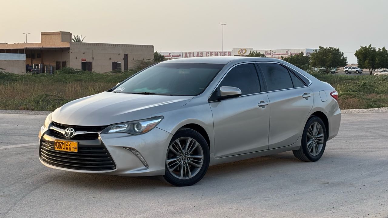 Car Image 2015 TOYOTA CAMRY SE