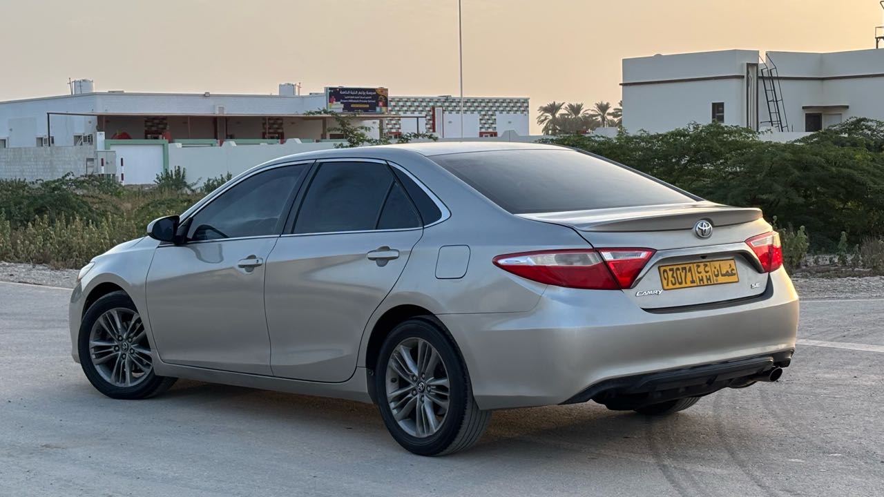Car Image 2015 TOYOTA CAMRY SE