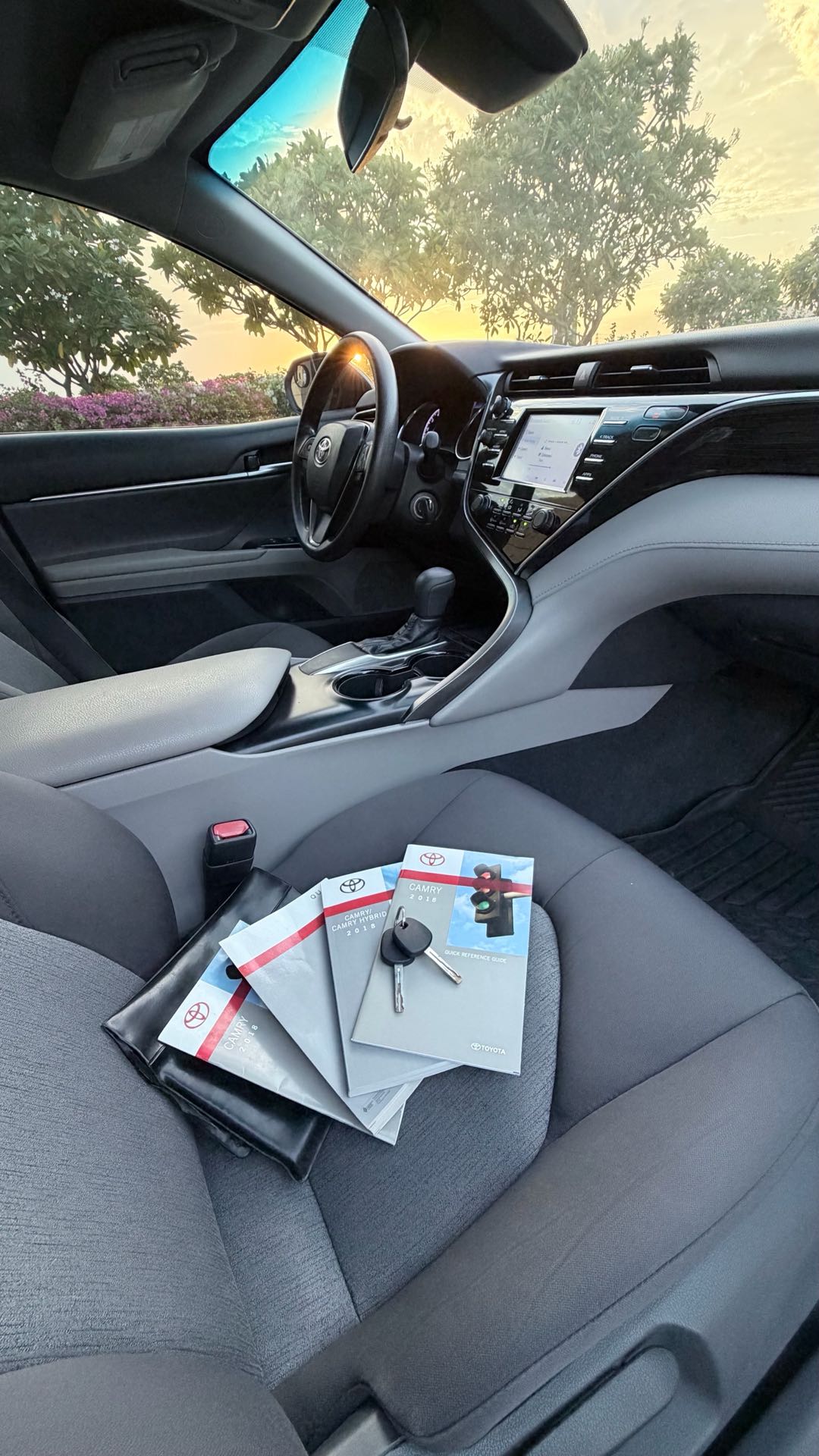 Car Image 2018 TOYOTA CAMRY LE