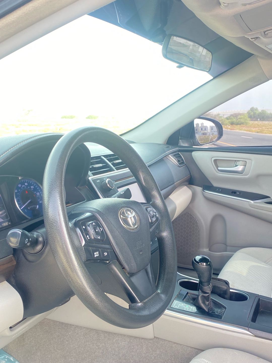 Car Image 2017 TOYOTA CAMRY LE