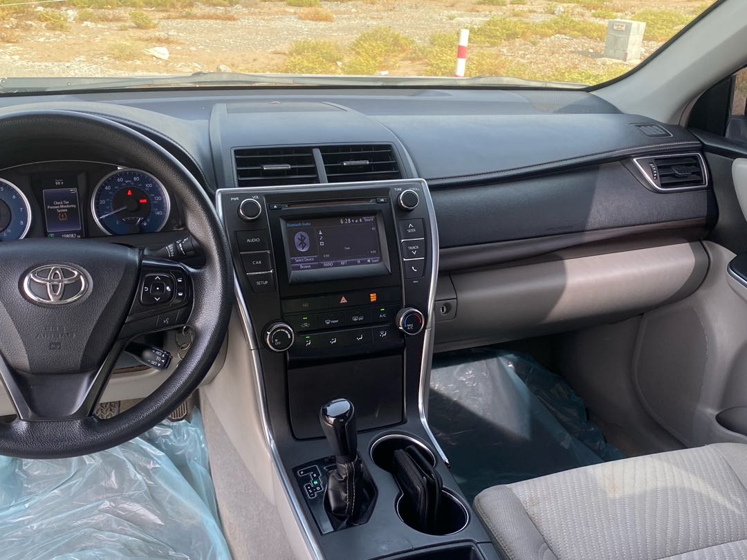 Car Image 2017 TOYOTA CAMRY LE