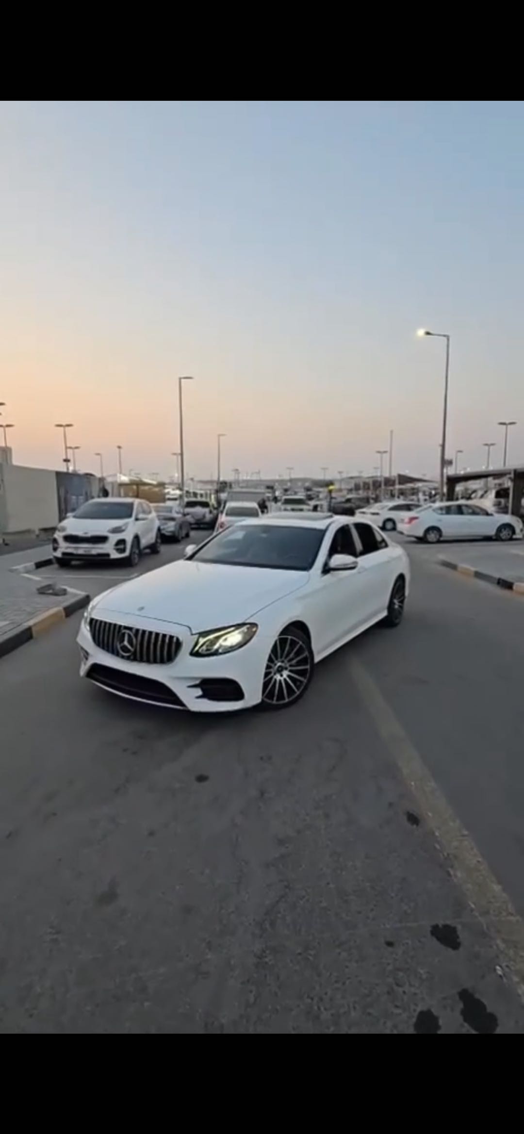 Car Image 2017 MERCEDES E Class 300