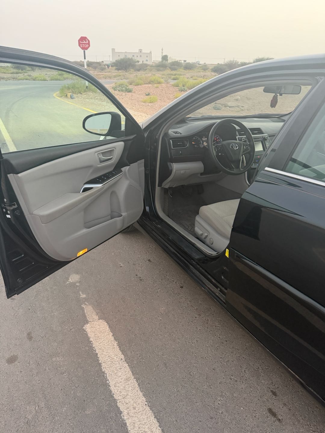 Car Image 2017 TOYOTA CAMRY LE