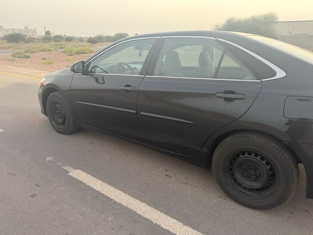 Car Image 2017 TOYOTA CAMRY LE