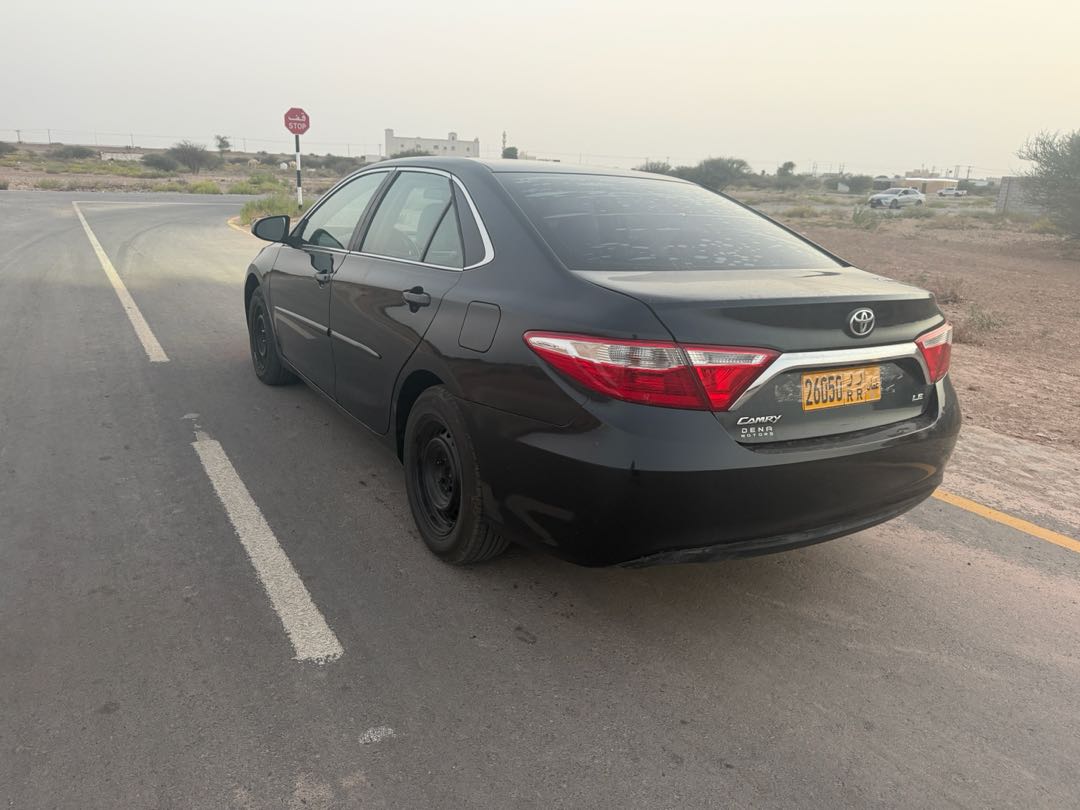 Car Image 2017 TOYOTA CAMRY LE