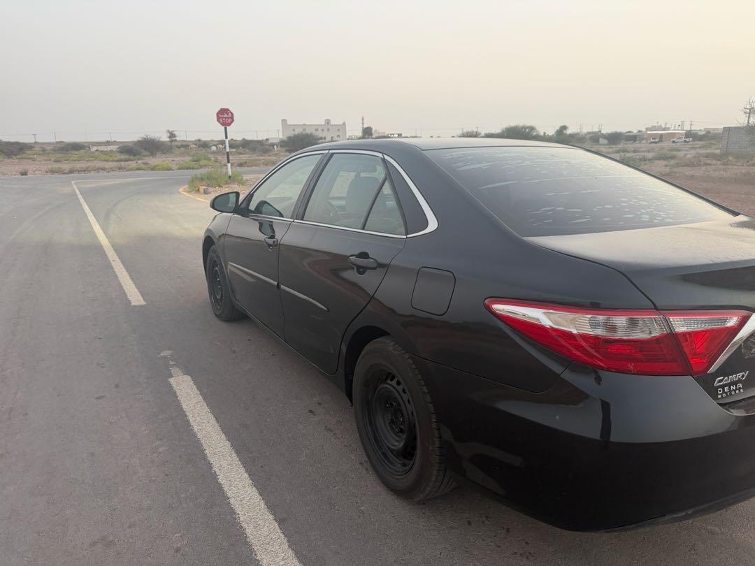 Car Image 2017 TOYOTA CAMRY LE