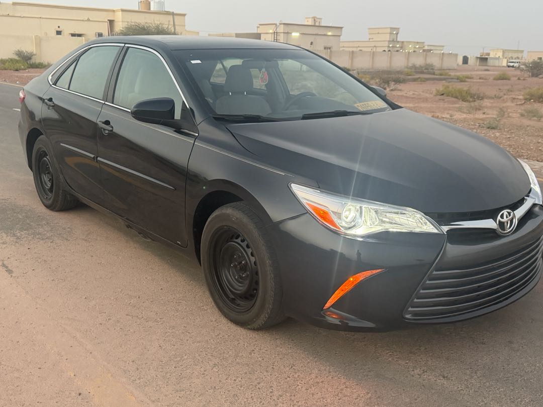 Car Image 2017 TOYOTA CAMRY LE