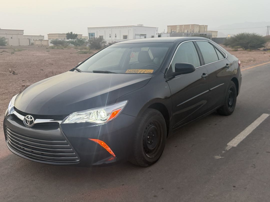 Car Image 2017 TOYOTA CAMRY LE