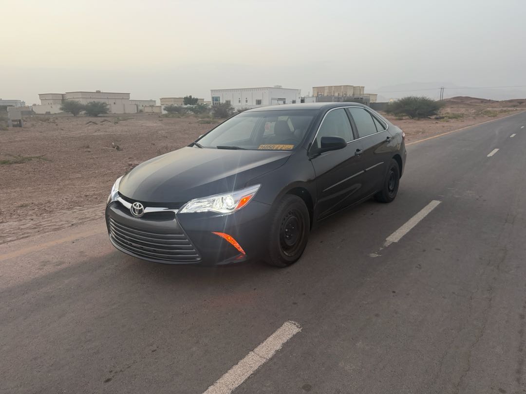 Car Image 2017 TOYOTA CAMRY LE