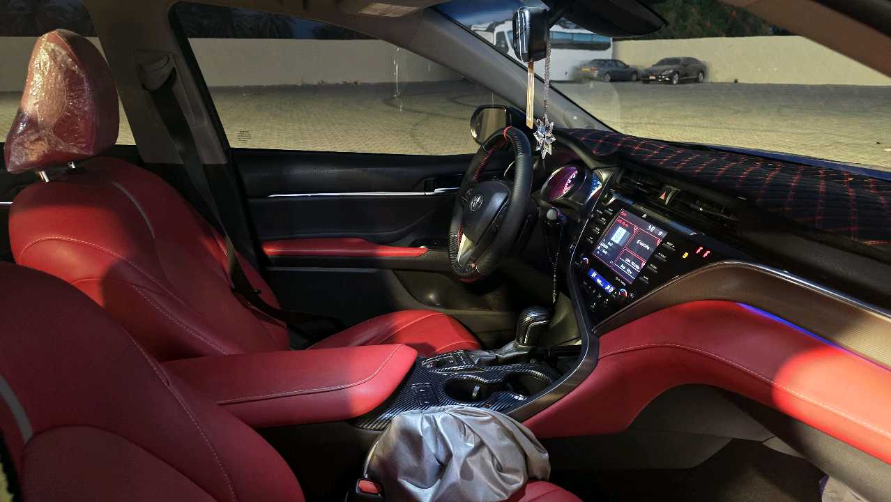 Car Image 2018 TOYOTA CAMRY XSE