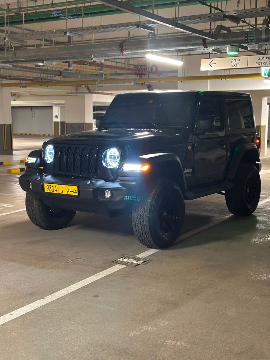 Car Image 2018 JEEP WRANGLER Sport
