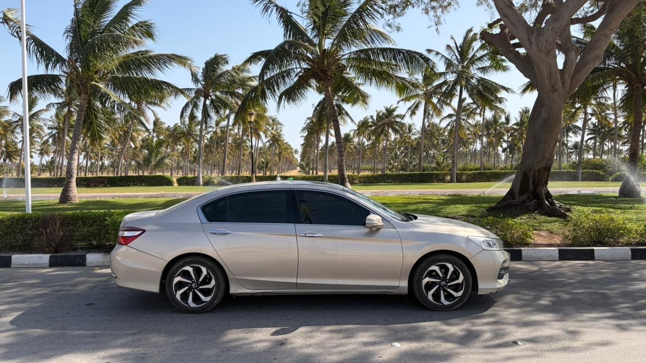 Car Image 2017 HONDA ACCORD EXL