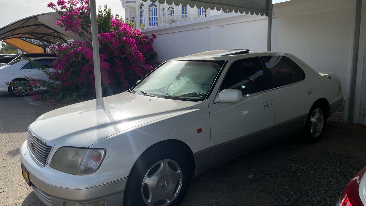 لكزس LS 400 Base 1999