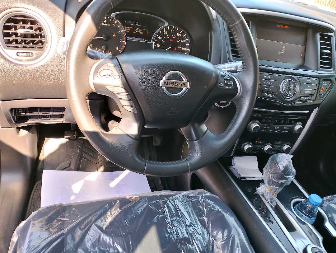 Car Image 2017 NISSAN PATHFINDER SV
