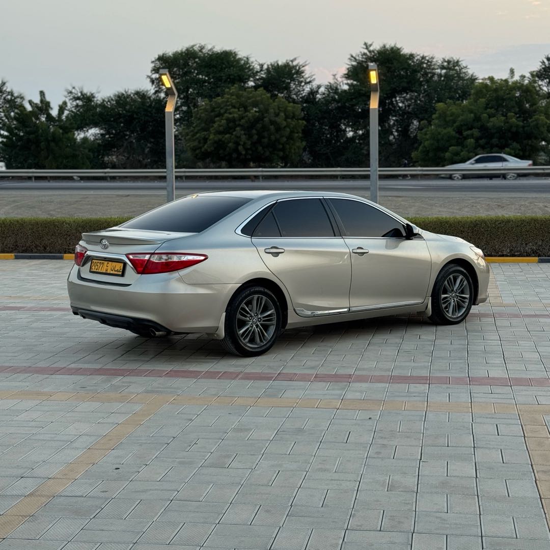 Car Image 2017 TOYOTA CAMRY SE