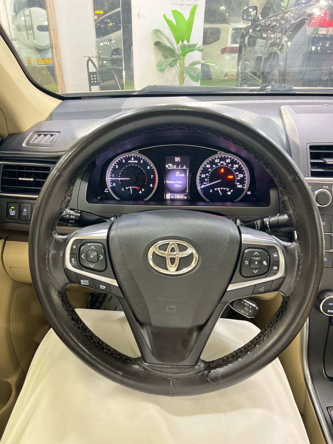 Car Image 2015 TOYOTA CAMRY XLE