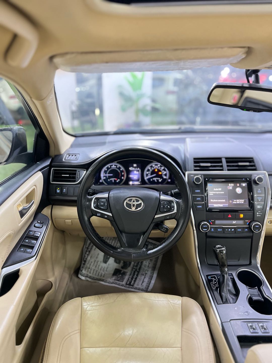 Car Image 2015 TOYOTA CAMRY XLE