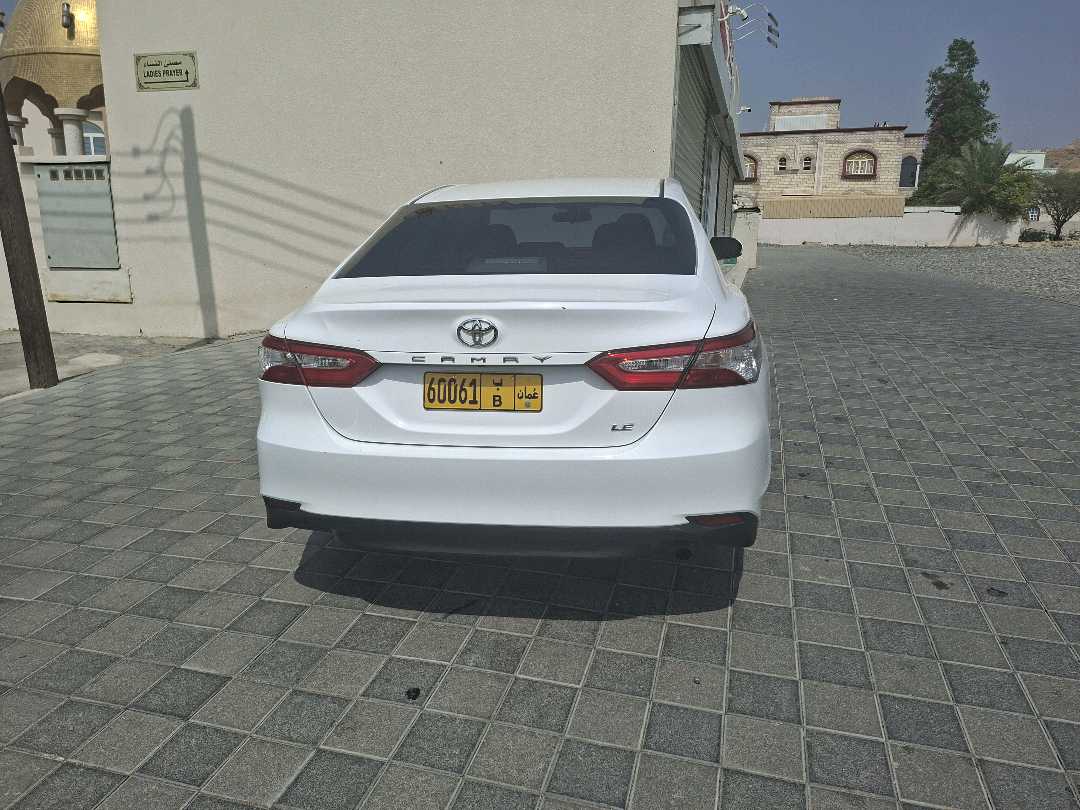 Car Image 2018 TOYOTA CAMRY LE