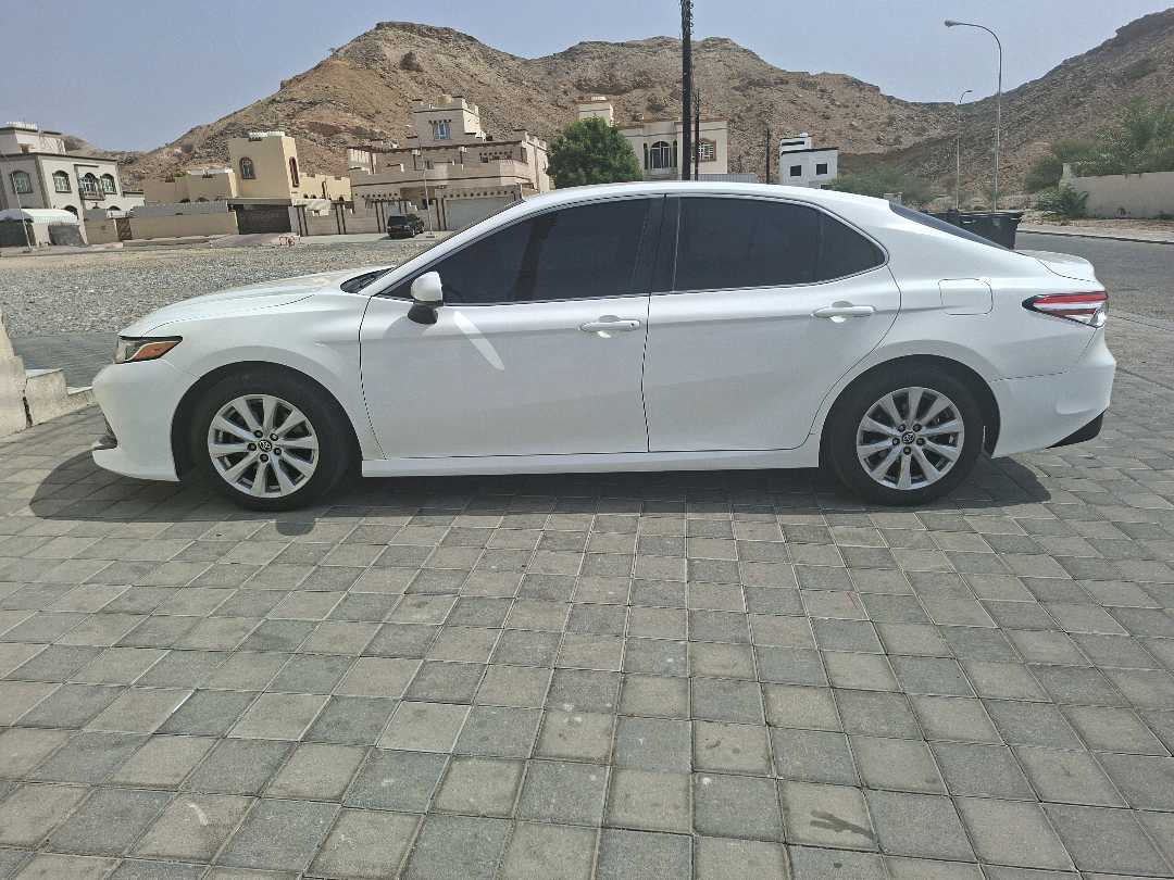 Car Image 2018 TOYOTA CAMRY LE