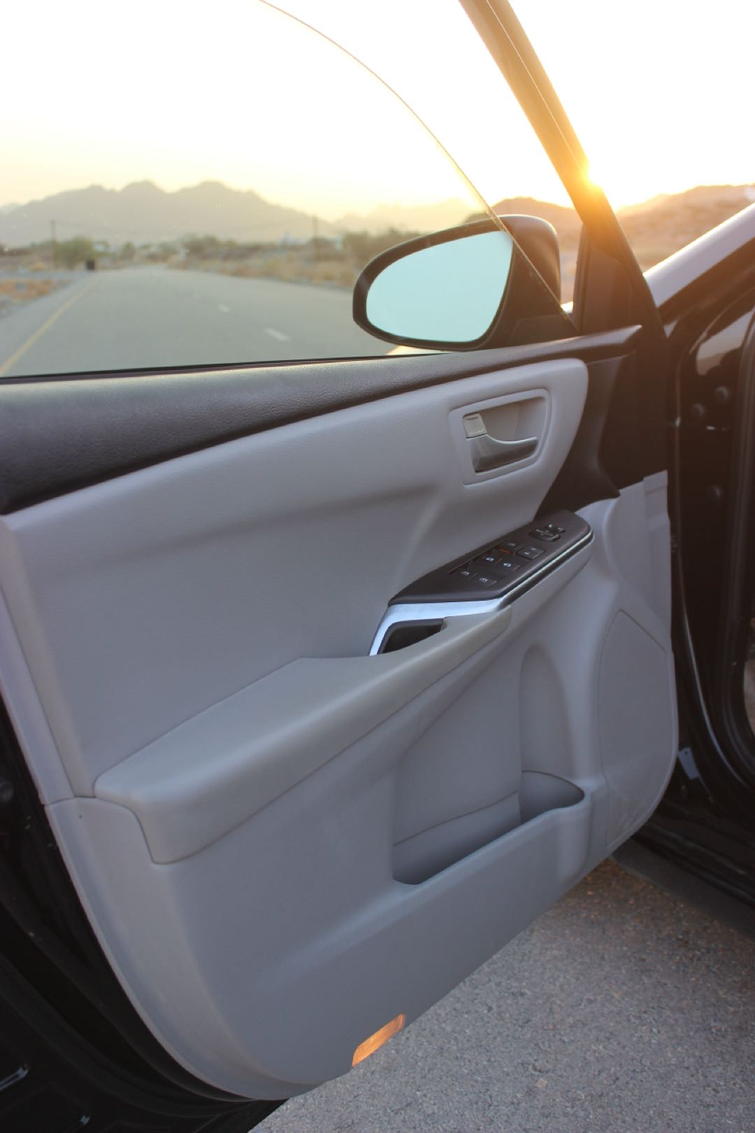 Car Image 2016 TOYOTA CAMRY SE