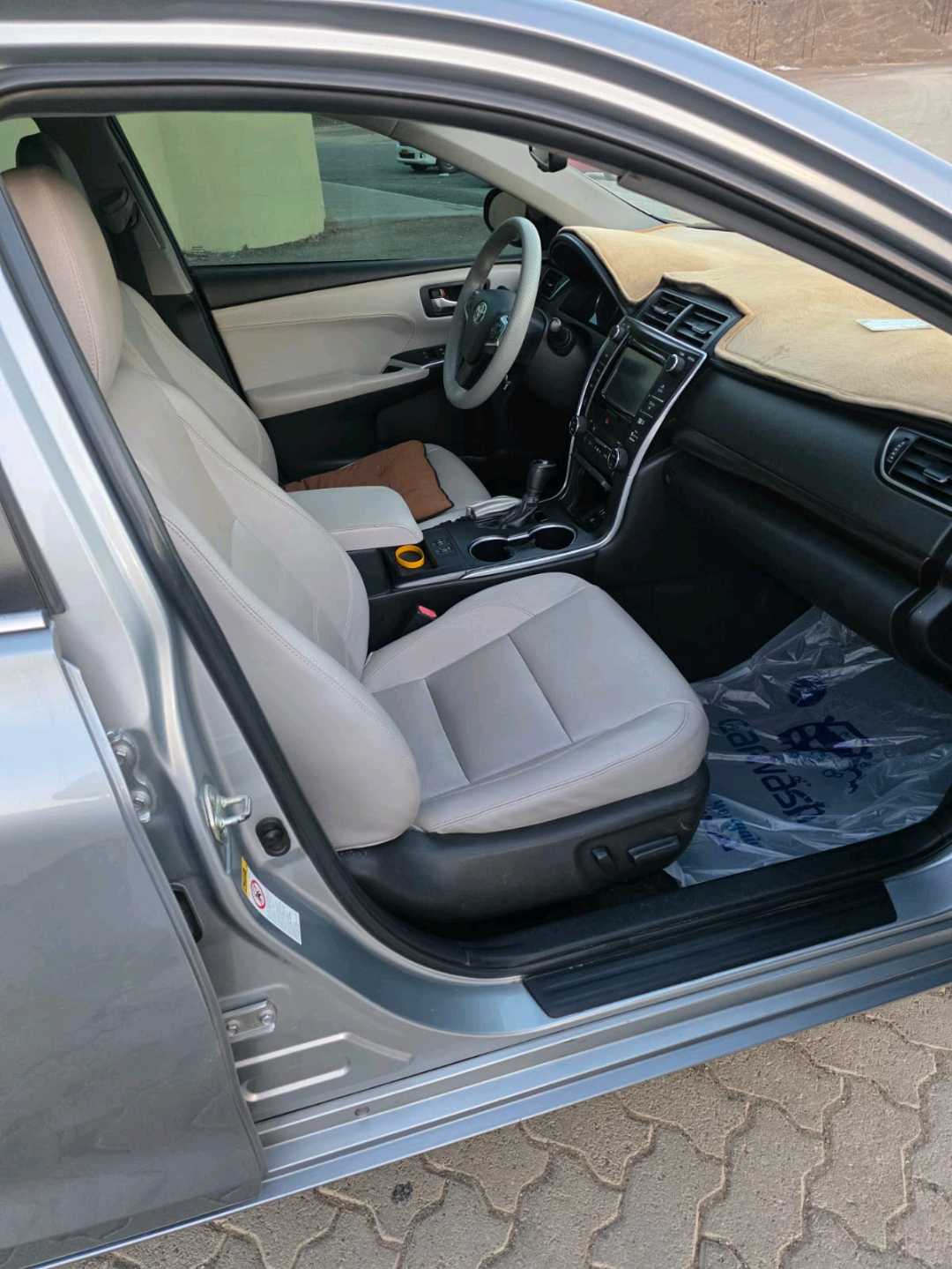 Car Image 2015 TOYOTA CAMRY XLE