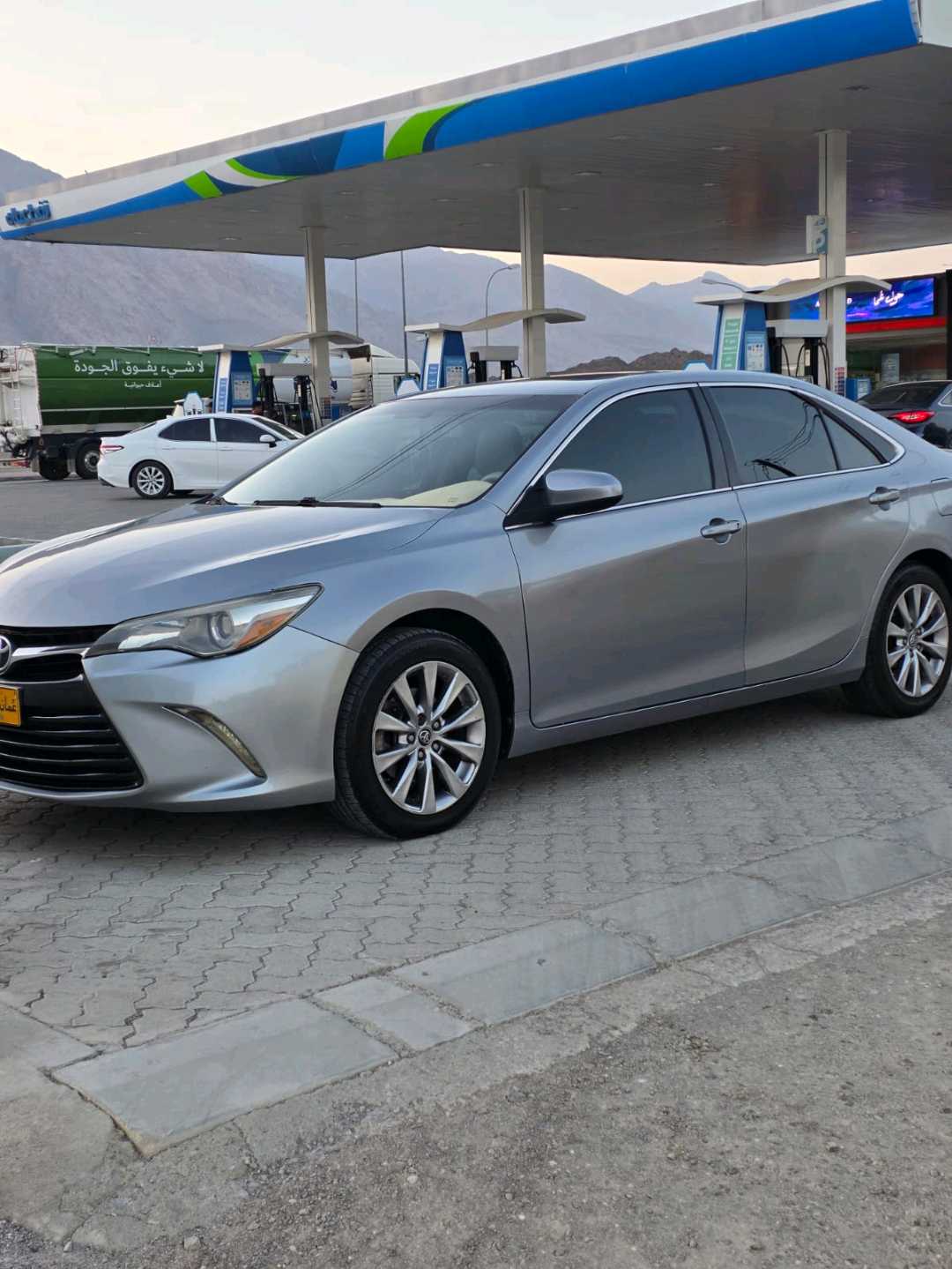 Car Image 2015 TOYOTA CAMRY XLE