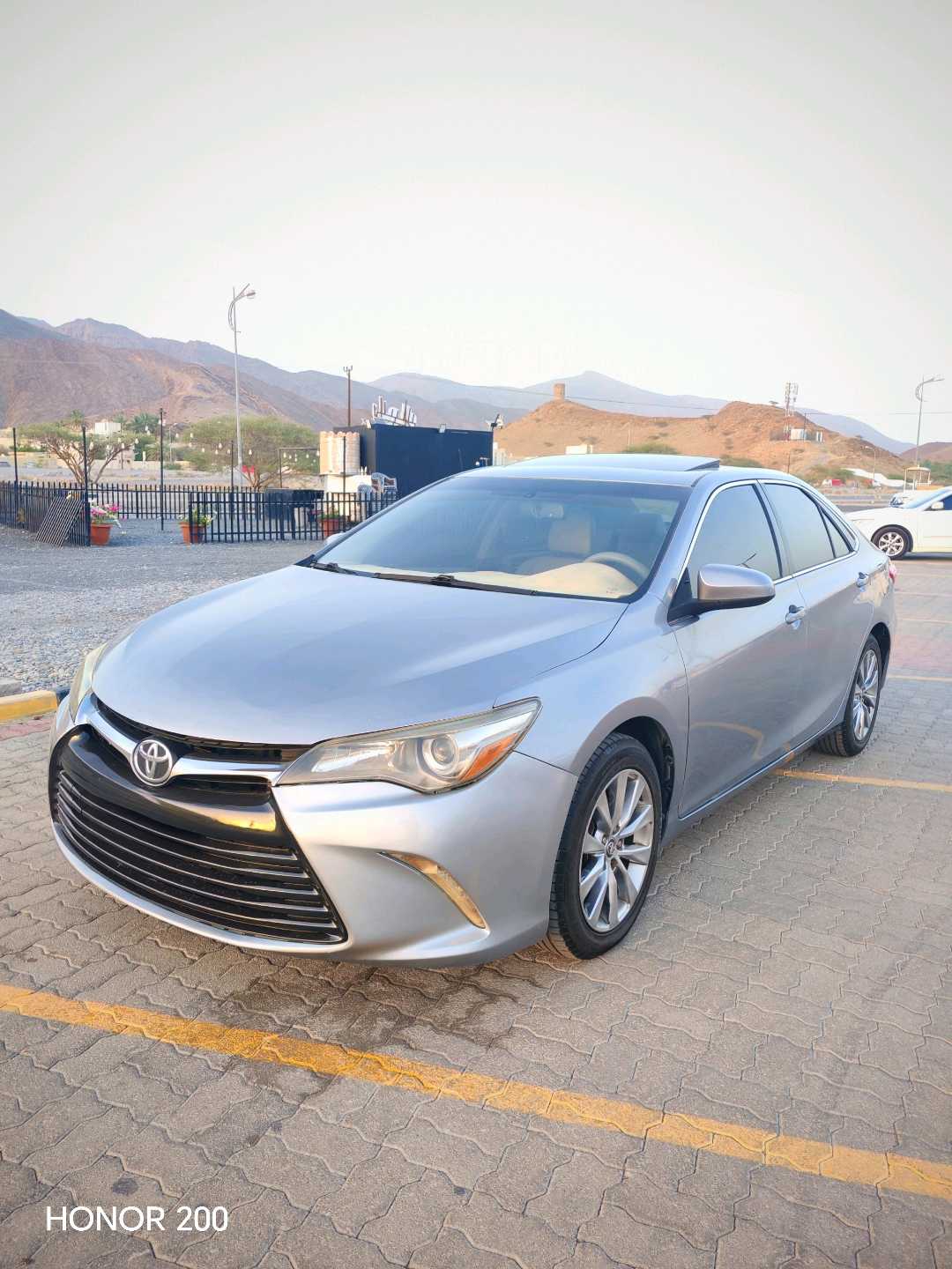 Car Image 2015 TOYOTA CAMRY XLE