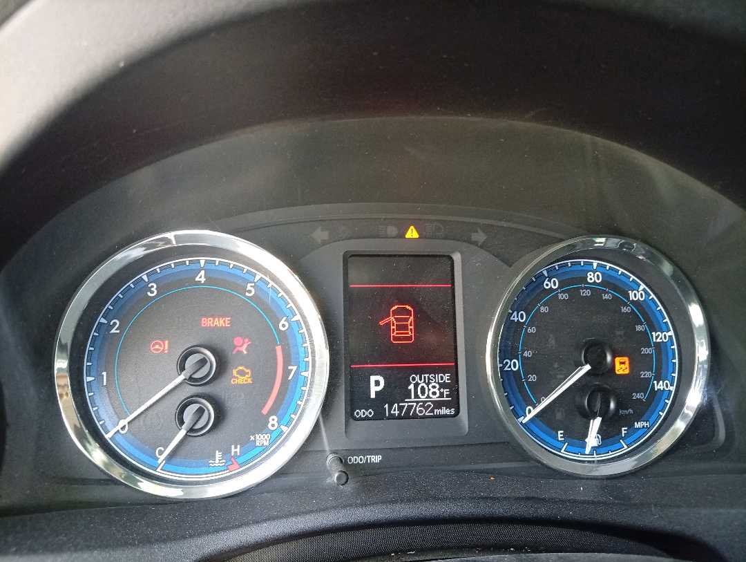 Car Image 2017 TOYOTA COROLLA LE