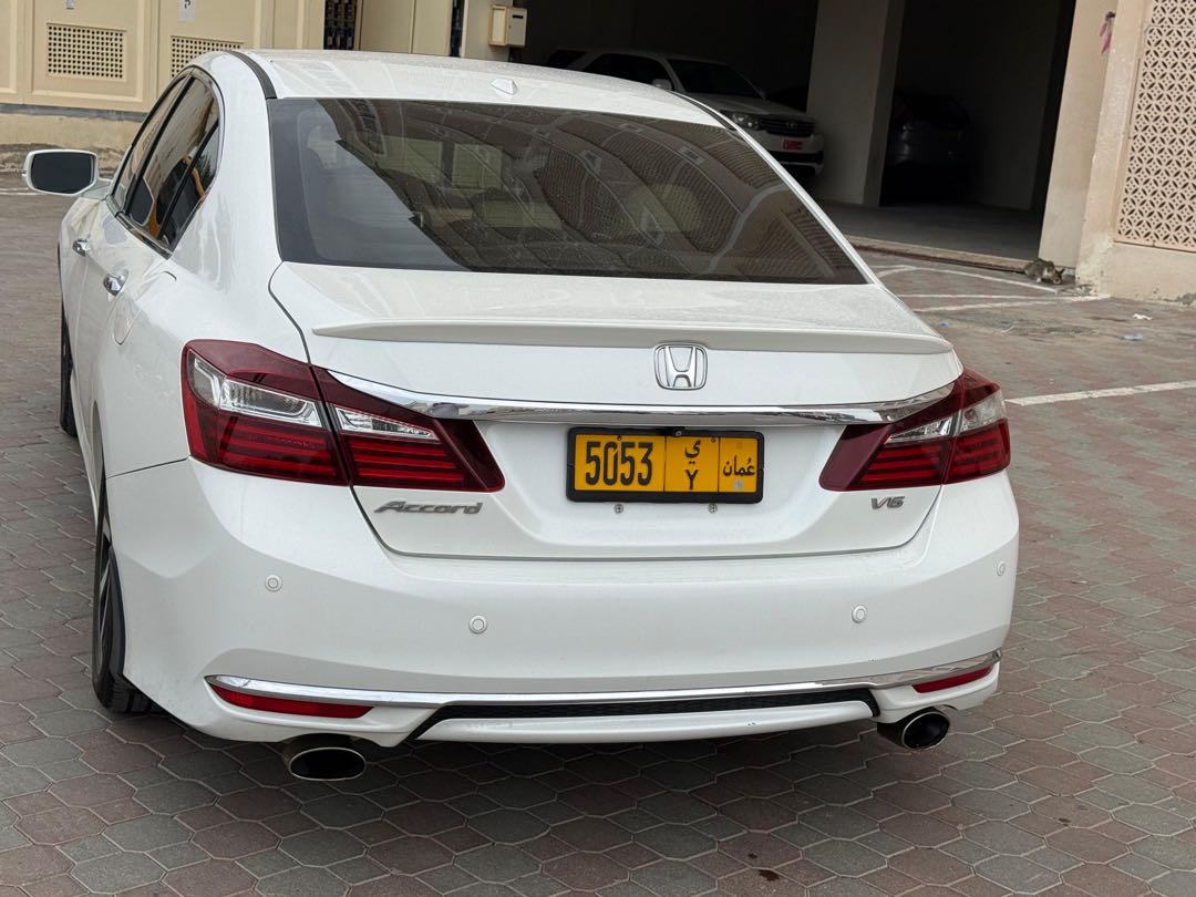 Car Image 2017 HONDA ACCORD EXL