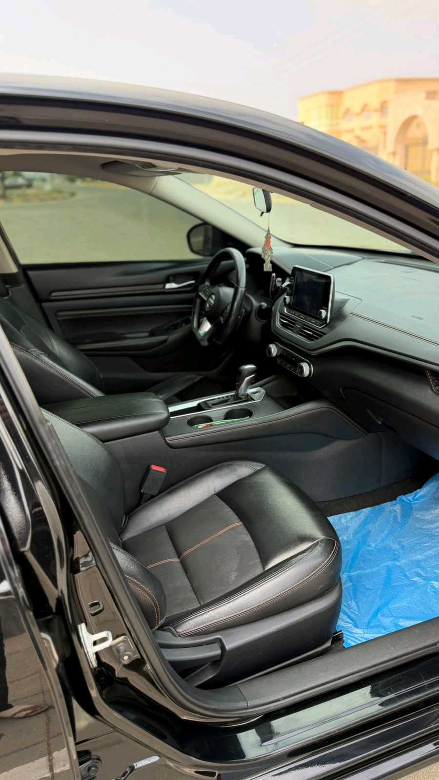 Car Image 2020 NISSAN ALTIMA SR