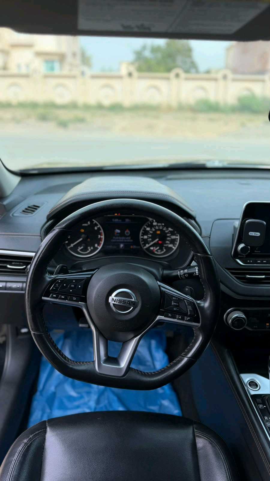 Car Image 2020 NISSAN ALTIMA SR