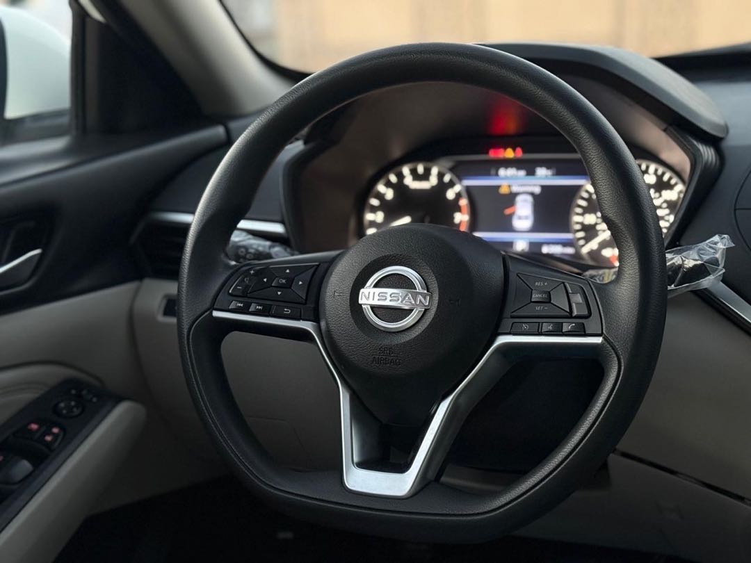 Car Image 2019 NISSAN ALTIMA S