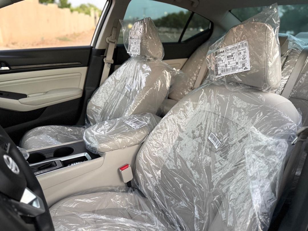 Car Image 2019 NISSAN ALTIMA S