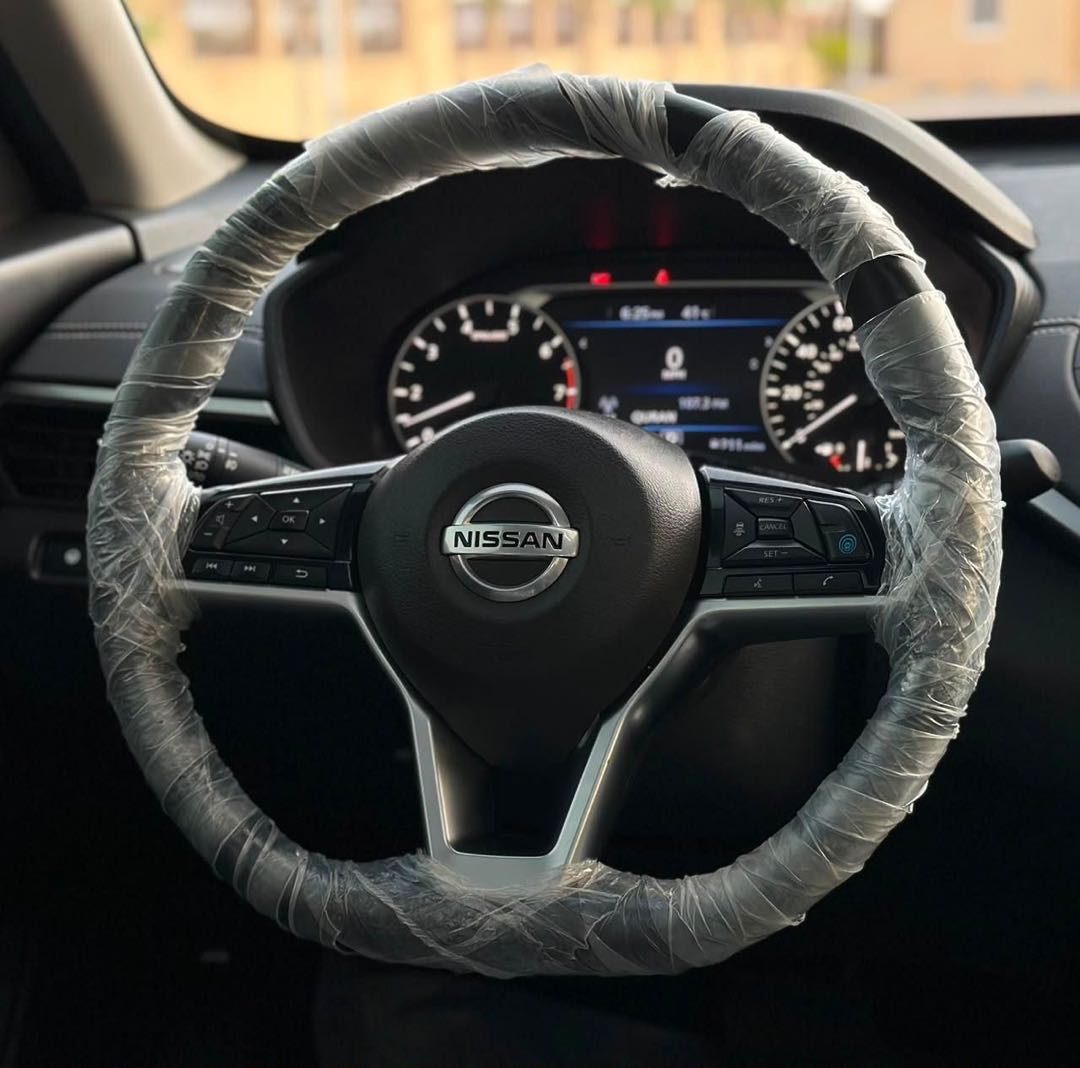 Car Image 2019 NISSAN ALTIMA SV